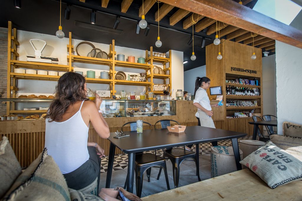 Padaria da Esquina a fábrica onde se faz pão à antiga