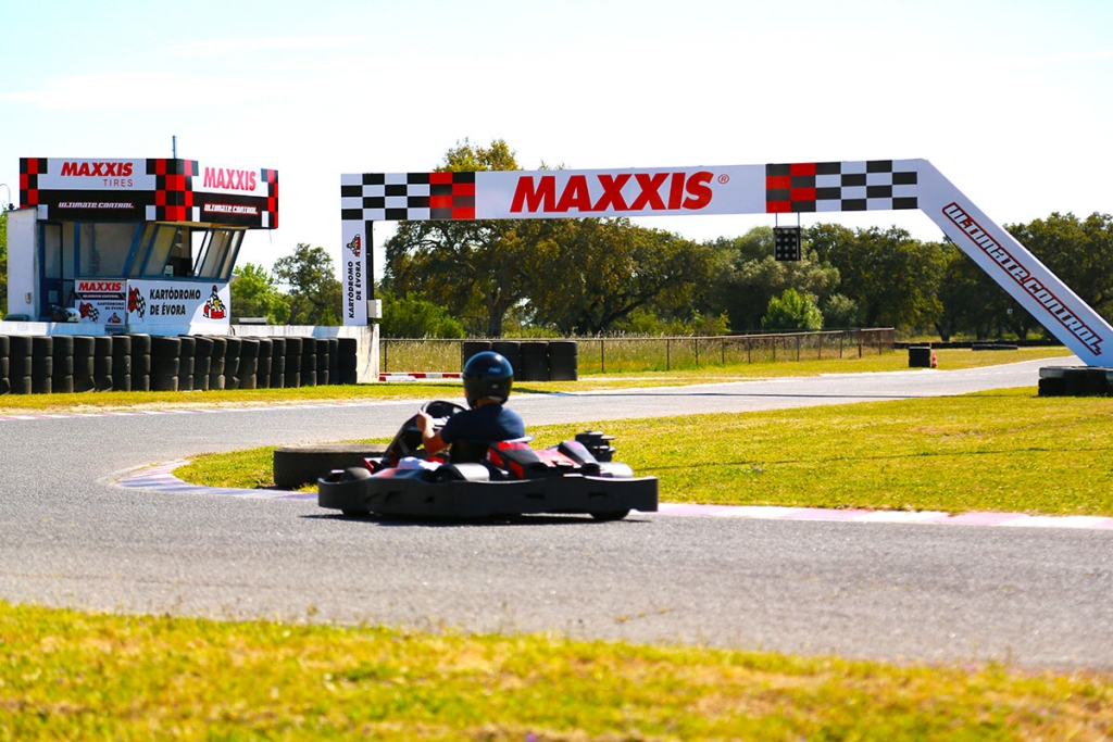 Acelere no Kartódromo de Évora! Kart de 270cc - 30 Min.