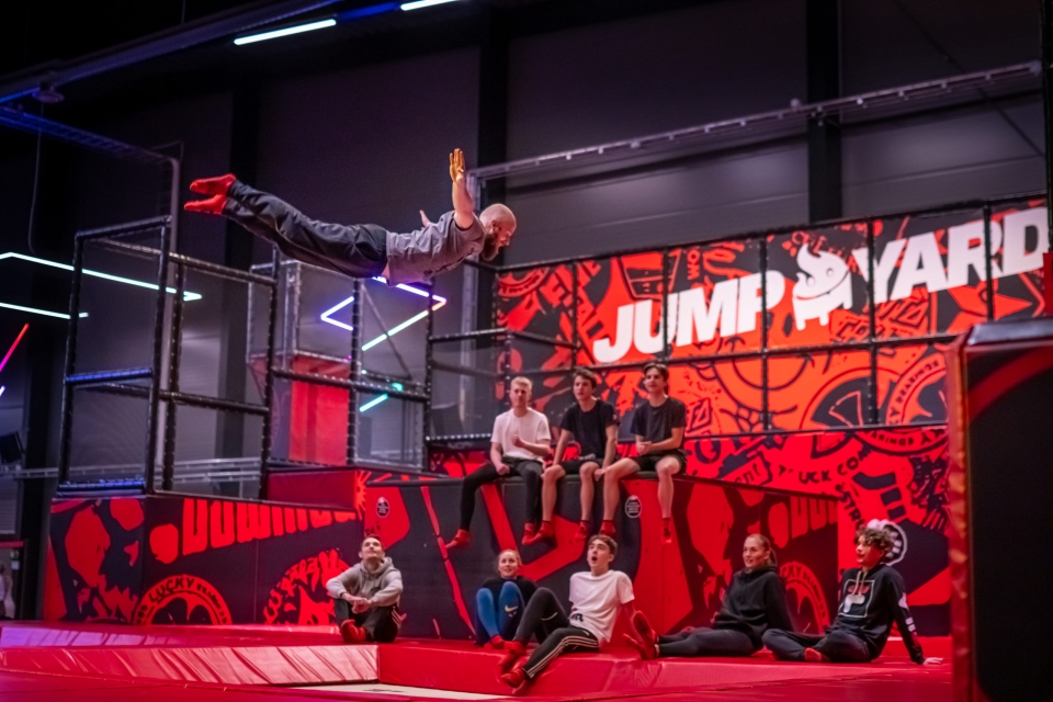 JumpYard chega a Matosinhos com trampolins e o maior parque Soft Play ...